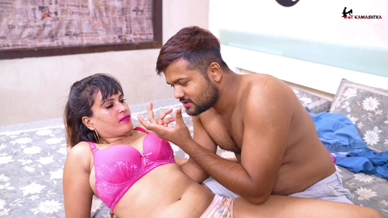 HOTKAMASUTRA: Special Blowjob and Fucking Inside Pussy