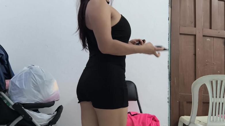 NEGRITA SEXY: Šuká svého spolupracovníka, zatímco šéf není v dílně