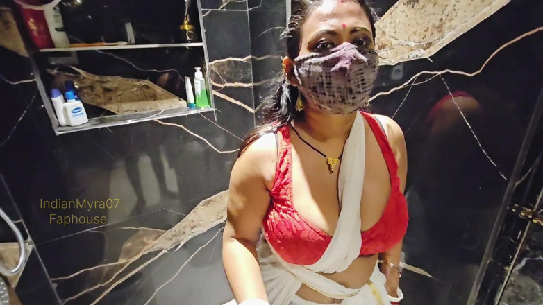 IndianMyra07: La matrigna non era riuscita a controllarsi dopo aver visto...