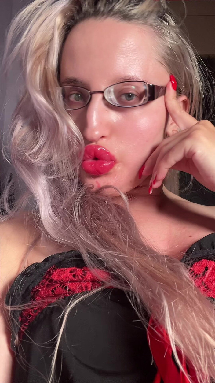 FinDom Goaldigger: बिम्बो बड़े होंठ लंड चुसाई लंड हिलाने के निर्देश आंख चश्मा