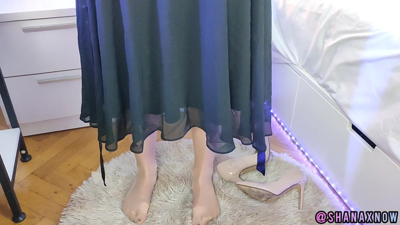 Shanaxnow: Aparência elegante para uma foda de vibrador
