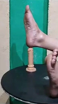 Strega a Piedi Nudi Dildo 2