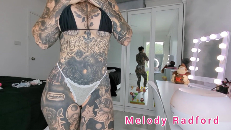 Melody Radford: Micro bikini và ren g string thử trên haul nhỏ...