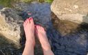 NadjaNeah: Feets in Water