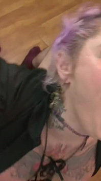 Com tesão tatuada Tallulah Tease é fodida e ordenhada por Sam Bourne
