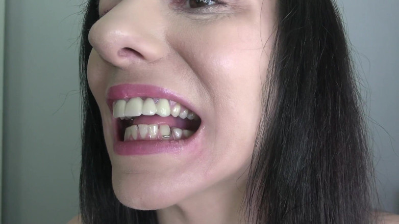 Quinn brooks: Mouth Tour Custom