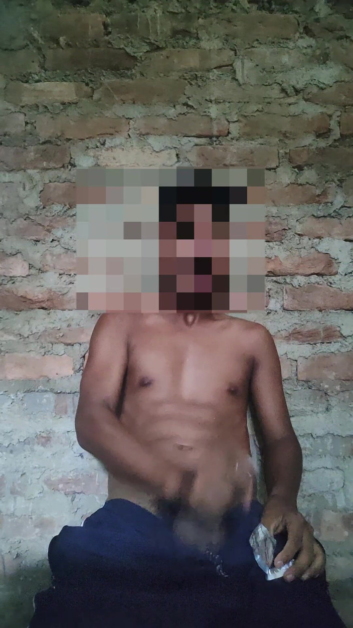 Assamesebodoboy: Twink thủ dâm tại nhà