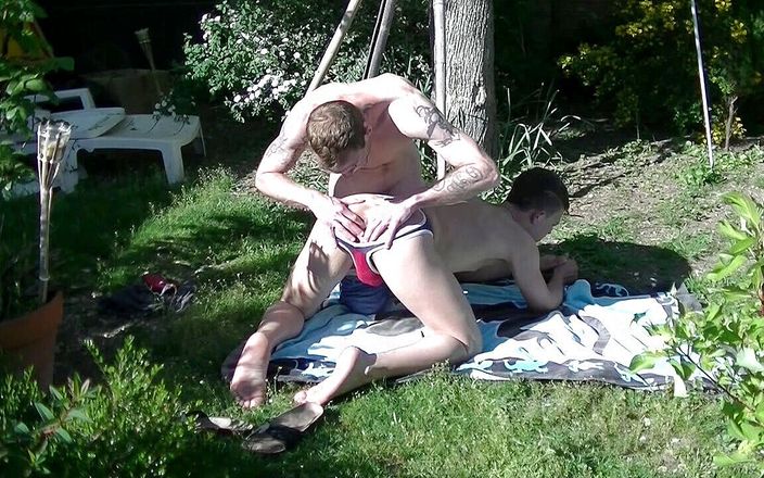 Gaybareback: Slut Brandon fucked bareback in exhib outdoor by Guillauem Wayne