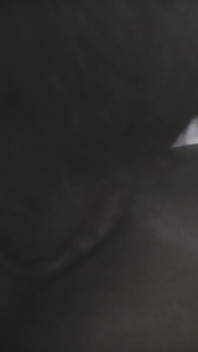 Les yeux bandés, cire noire, pompe vaginale et utilisation