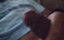 NX life adults: Une bite noire lâche une éjac en solo sur un canapé