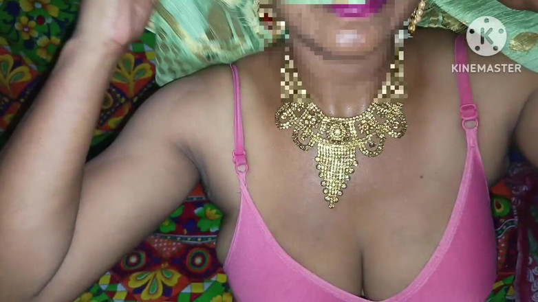 Nisha kajal: 热辣的印度阿姨口交和手淫射精与美丽的嘴唇