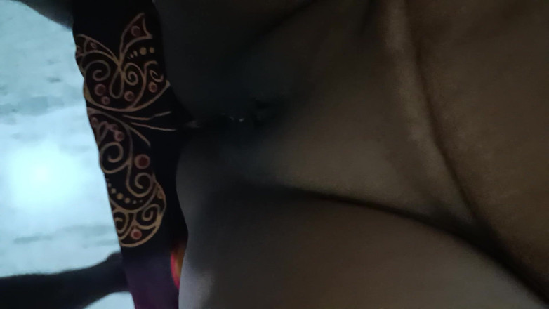 Desigirlsiri: Mama vitregă indiană desi sexy se fute tare cu fiul...