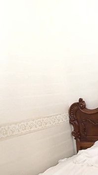 三个苗条的日本青少年给一个幸运的男人无码的 JAV 第一人称视角口交