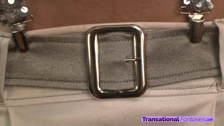 Transational Fantasies: Гаряча транс-дівчина в чоботях йде в місто на смачний член