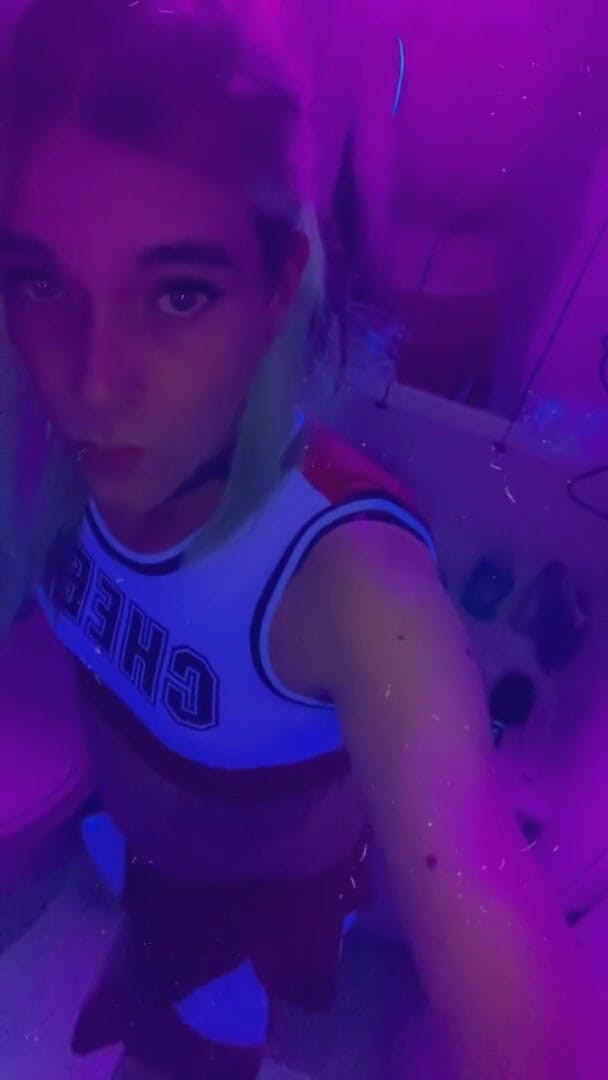 CarmenMelatonin: Cette pom-pom girl adore s'amuser à la soirée
