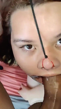 この美しいぽっちゃりした女の子は、私の精液をスタイリングクリームとして使用するのが大好きです