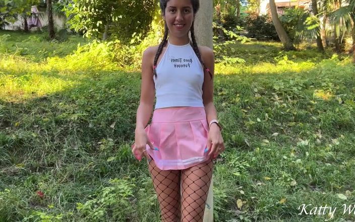 Katty West: Mooie stiefzus geneukt in visnetpanty en kreeg veel sperma op...