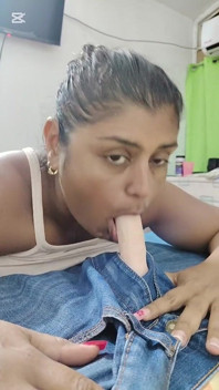 Saya Menemui Ibu Tiri India Dan Dia Bertukar Saya. Si Dia Menghisap Zakar Saya Dan Meninggalkan Pepeknya Penuh Dengan Susu