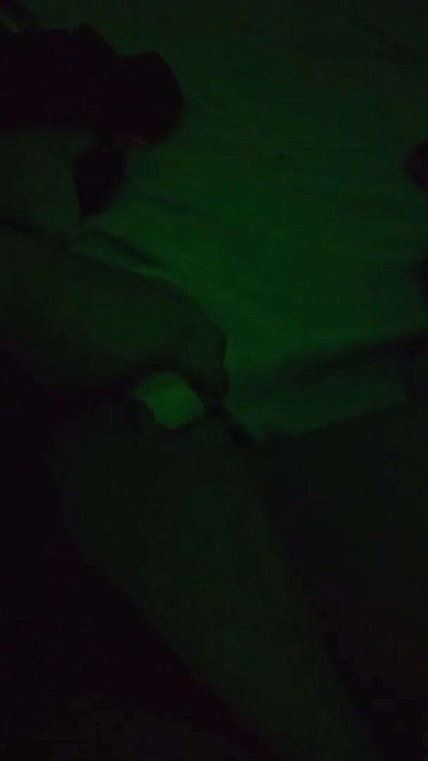 Ninazx: Il mio primo video di masturbazione a luce verde
