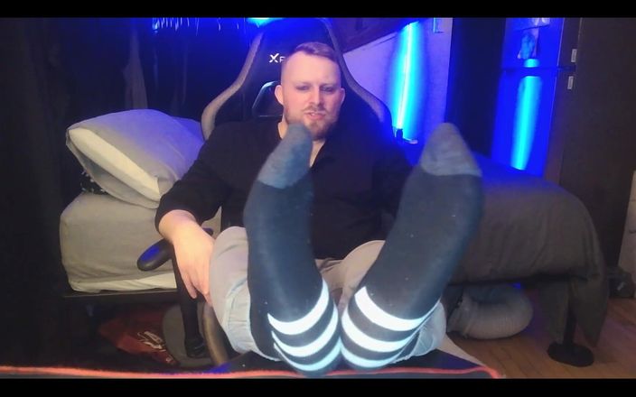 WolfgangWhite: If You Partake, Enjoy My Feet.;) You Can Even Cum...