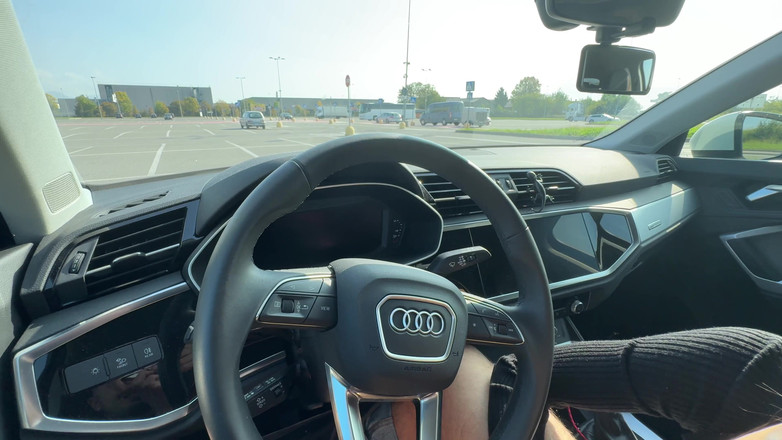 Tommy e Annika: 非常阴部的金发女郎在商场停车场吸吮鸡巴以获得名牌包