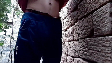 Gangbang straight: Cowok hot india lagi asik kencing