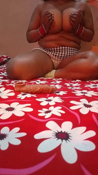 Fată sexy și incitantă singură