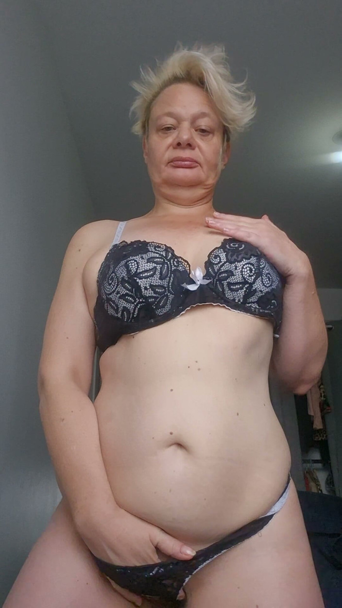 Sofy13: Just a Quick Hello From Your Favorite Mature MILF Slut-i’m...