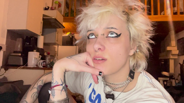 Glitterqueen1999: Padrastro se masturba la transferencia corporal de la hijastra