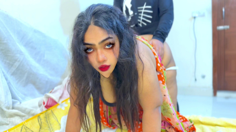 Aria Mia: जब देसी सास साड़ी पहनती है और पैंटी वाला दामाद आया और गांड चुदाई देता है