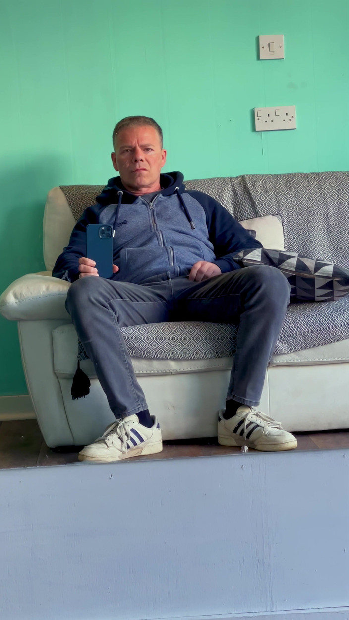 NakedFoxx: 이웃과 함께 오르가즘을 느끼는 위험한 이발소