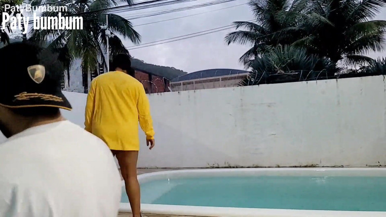 Paty Bumbum: Can Picker Shows Her Pussy to Get Reward