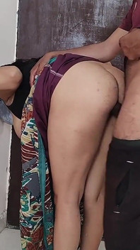 Seksi hizmetçiyi işe almadan önce sikiyor ve işini kontrol etti