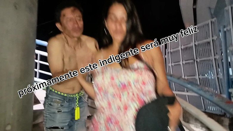 Lady: Šukám svoji prsatou a prdelatou nevlastní matku, nechám všechno své...