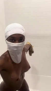 Sexy Slut Loves Playing with Solo in Shower