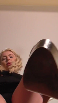 Spittoo e Calpestare Oggetto della principessa francese!
