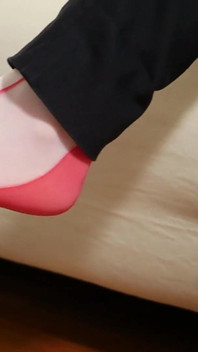 Ahşap sandaletlerle yaratıcı naylon ayakkabı oyunu