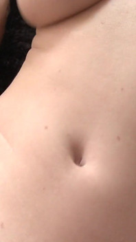 Mamele sexy adoră pulele mari Scena 1 - mamă sexy brunetă zveltă cu fundul mare savurează o pulă mare și un vibrator în același timp