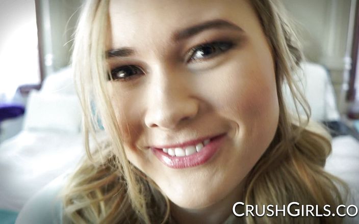 Crush Girls: Rozdrcené dívky - Alyssa Cole byla potrestána za to, že dostala finance...