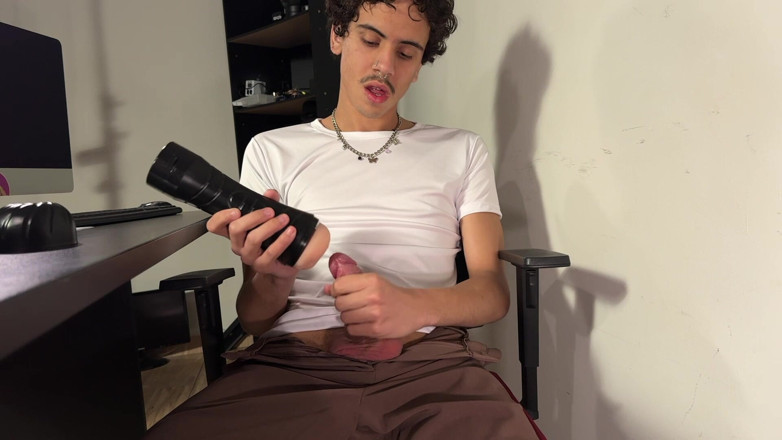 Dirty tricks gays: The Boss Is Outraged When He Catches the Employee Masturbating...