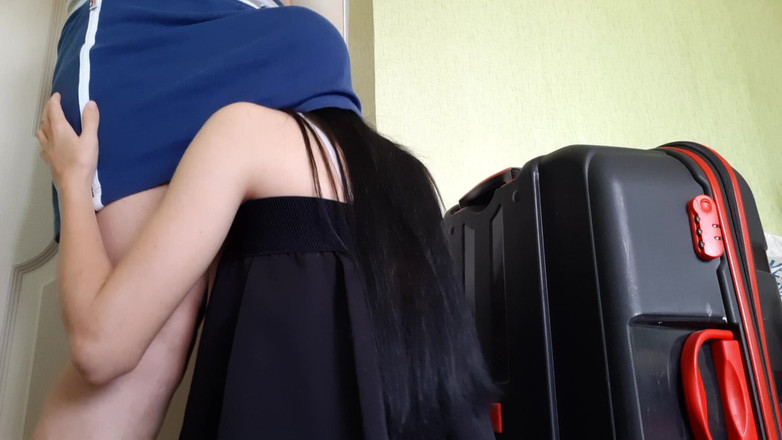 Lesbian-illusion: Fiica mea vitregă curvă s-a urcat sub fusta mea și m-a...