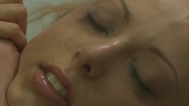 American Hardcore xxx: Cewek pirang mengisap kontol di dinding panjat