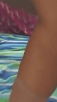 Sarışın orta yaşlı seksi kadın yoğun amcık yeme seansı sırasında sert fışkırtıyor