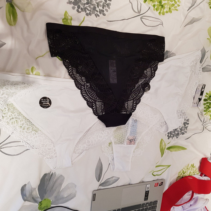 Uk Joolz: मेरी नई बहुत बड़ी पैंटी को आजमाना