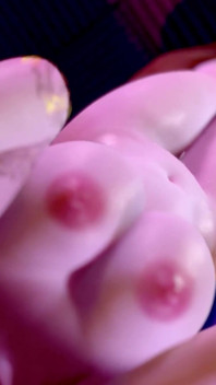 그녀의 거대한 젖탱이와 거대한 엉덩이를 알몸으로 벗은 3D 슈퍼 핫한 아시아 밀프