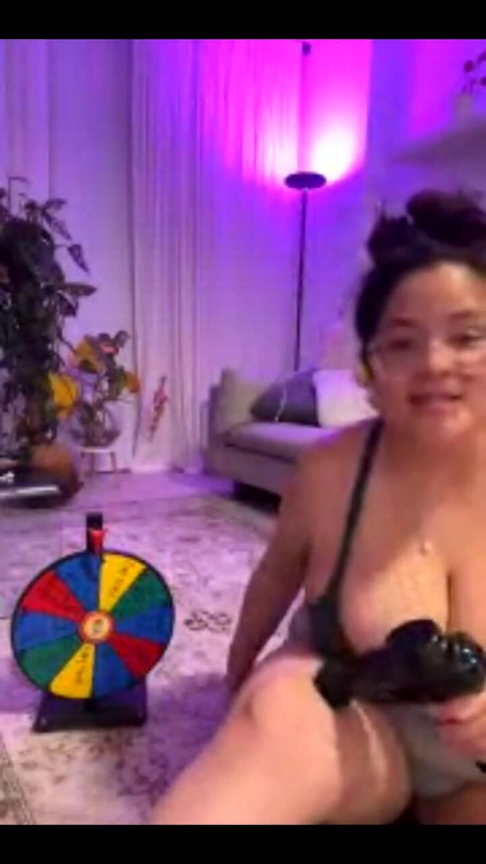 Dani Valentina: Live-Stream mit Dani Valentina