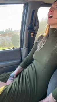 Show Me Your Plug, Slut