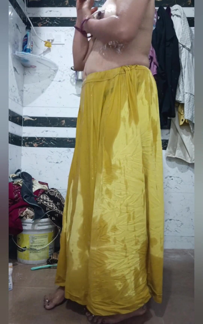 Priyahot77: Priya Bhabi New Style Body Show