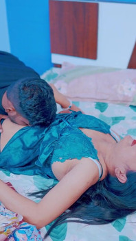 seksi bhaabhi ne apni bra ke saath hastamaithun karte hue apne devar ko pakra