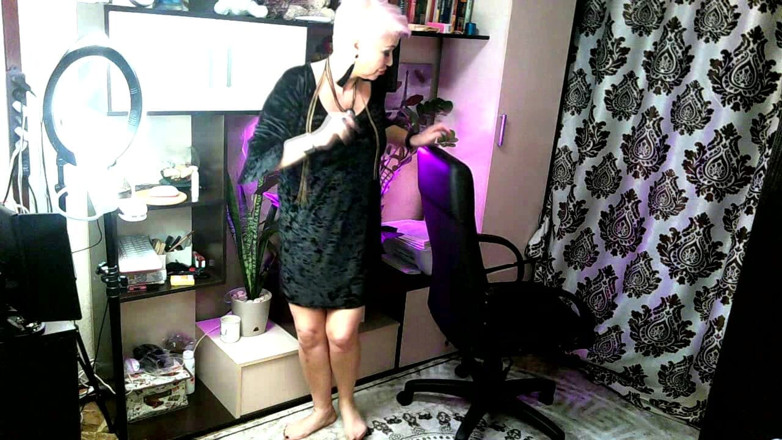 AimeeParadise: La mia matrigna è la mia puttana in webcam! (20) la danza...